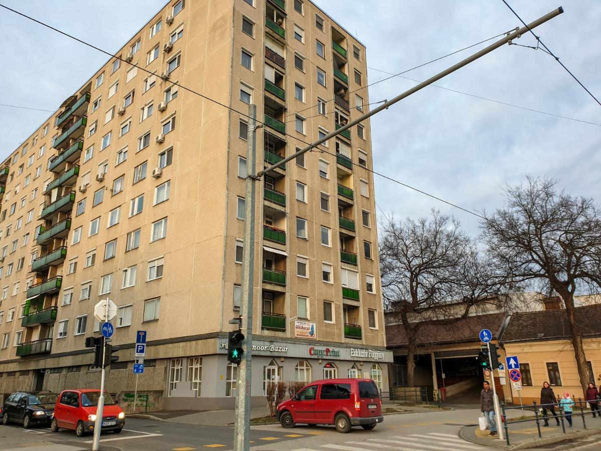 דברצן Aweshome City Apartment - 3 Bedrooms And Free Parking מראה חיצוני תמונה