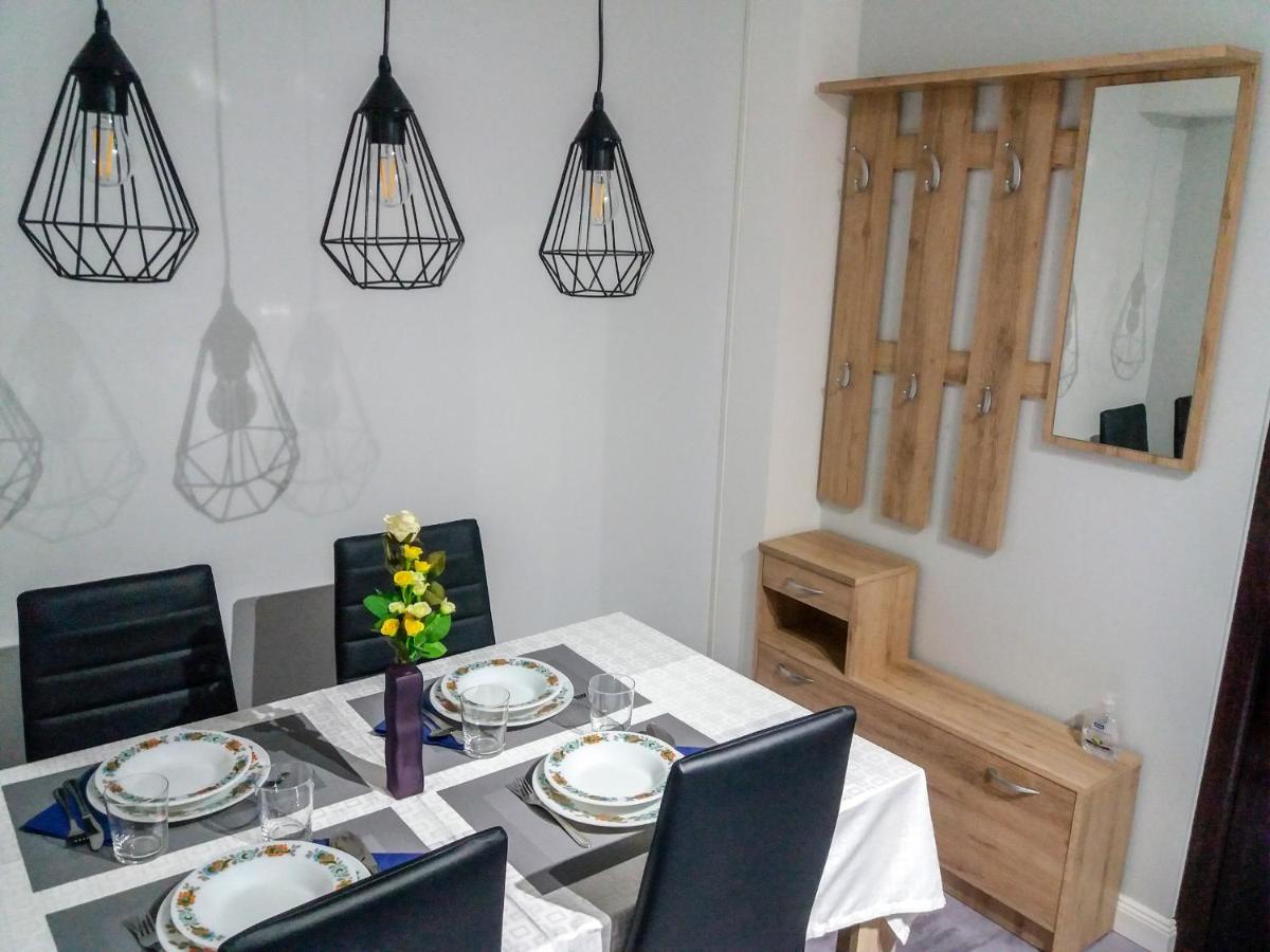 דברצן Aweshome City Apartment - 3 Bedrooms And Free Parking מראה חיצוני תמונה