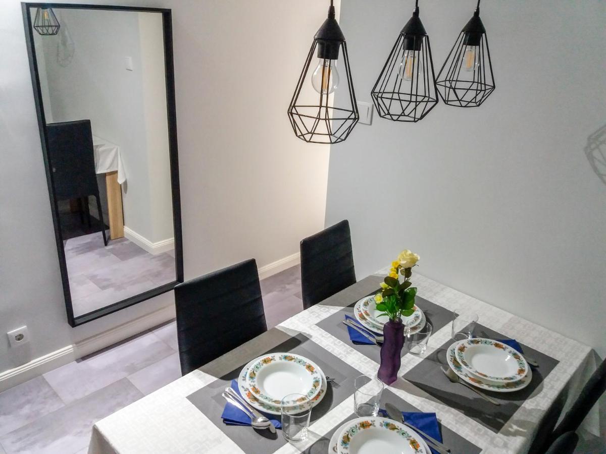 דברצן Aweshome City Apartment - 3 Bedrooms And Free Parking מראה חיצוני תמונה